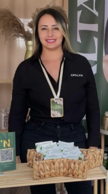 Ana, fundadora de DPALTA, en el stand de la marca
